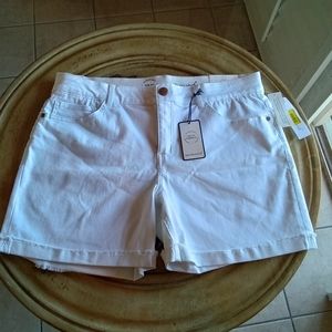 West bound jeans Short, The fit formula, comfort, Flexible,  Size 14 Color White